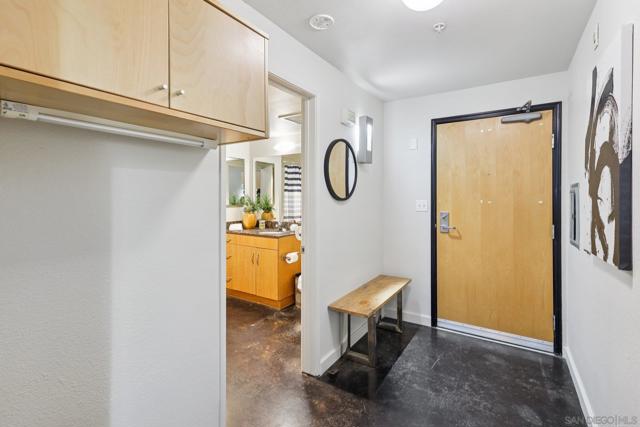 777 6Th Ave, San Diego CA: https://media.crmls.org/mediaz/9711ae17-40c5-4222-9ad8-65f73e9aebdc.jpg