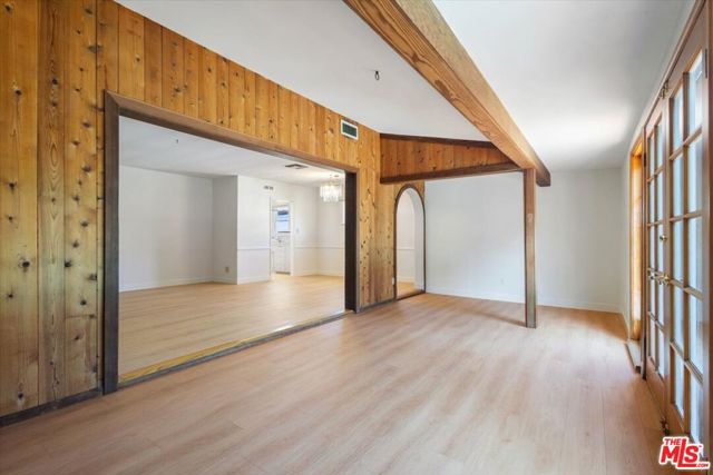 12848 Tiara Street, Valley Village CA: https://media.crmls.org/mediaz/9711c9c6-edef-4e4a-bab1-563f04920b74.jpg