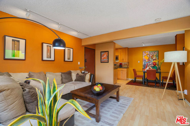 28915 Thousand Oaks Boulevard, Agoura Hills CA: https://media.crmls.org/mediaz/9711cf49-d113-42a6-8c24-345d1e9a6cae.jpg