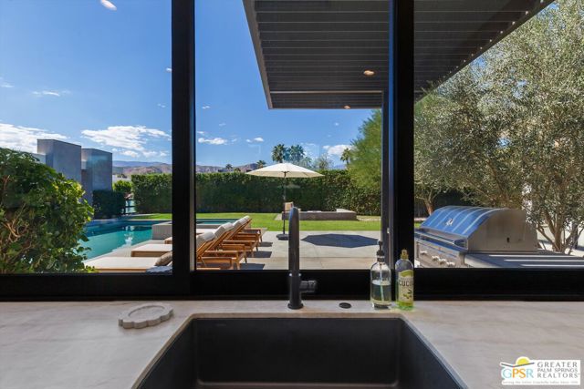 8 Desert Lark Circle, Rancho Mirage, CA 92270