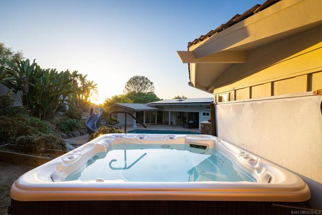 16204 Orchard Bend Rd, Poway CA: https://media.crmls.org/mediaz/9712d771-89ba-4521-9164-587d0f693ded.jpg