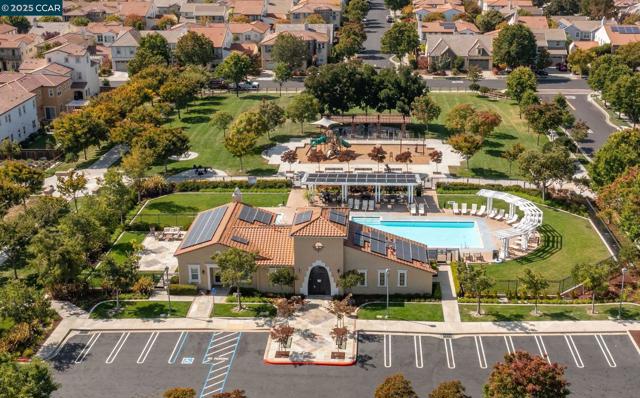 7774 Stoneleaf Rd, San Ramon CA: https://media.crmls.org/mediaz/97139b98-0381-4cca-a15d-386f17b25824.jpg