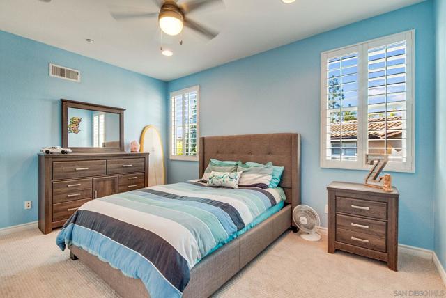 571 Lynwood Dr, Encinitas CA: https://media.crmls.org/mediaz/97142449-6515-4e62-959a-2ec7cb93d7cc.jpg
