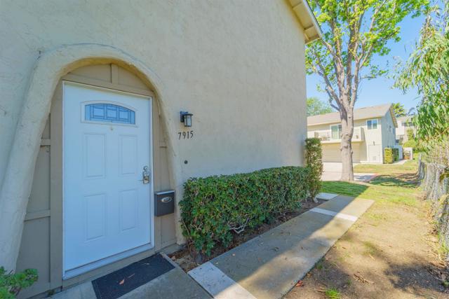 7915 Camino Kiosco, San Diego CA: https://media.crmls.org/mediaz/9714714e-7f0f-42e6-b1f6-babff7b80b73.jpg