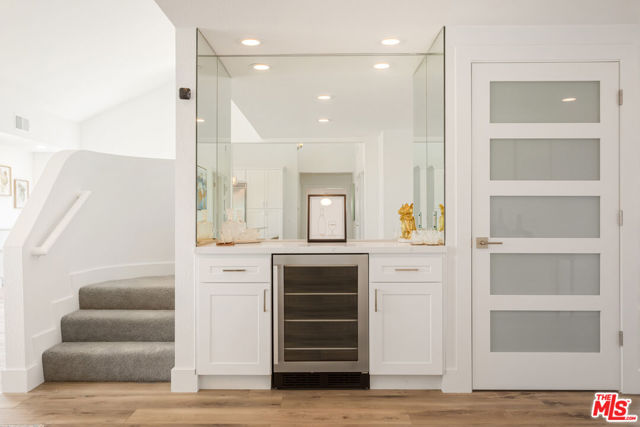 3536 Malibu Country Drive, Malibu CA: https://media.crmls.org/mediaz/9714adb3-b931-4ecc-a692-b35f19690eb9.jpg
