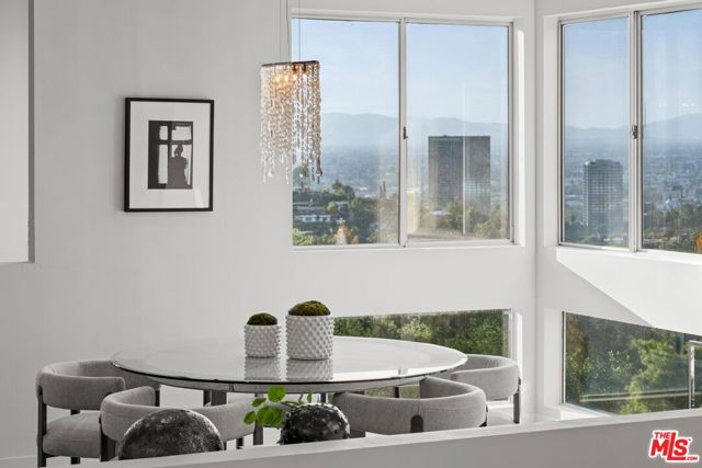 7209 Sunnydip Trail, Los Angeles CA: https://media.crmls.org/mediaz/9714c68f-fb88-479b-84a2-0a45bcfe3b17.jpg