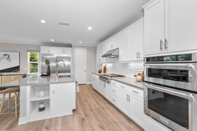 13403 Hudson Ln, San Diego CA: https://media.crmls.org/mediaz/9714e77e-a6c3-4a97-bf4b-534b56a046ac.jpg
