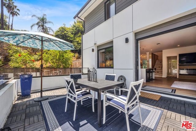 4841 Minden Place, Los Angeles CA: https://media.crmls.org/mediaz/97157f16-e23e-44f1-aa56-cbdf971ef944.jpg