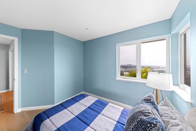 323 Green Ridge Drive, Daly City CA: https://media.crmls.org/mediaz/9715a663-c0c4-4284-8bc6-d5dce0c9d451.jpg