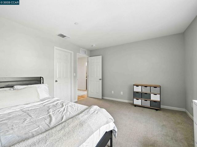 2433 Sanders Ln, Fairfield CA: https://media.crmls.org/mediaz/97160d1b-85a9-42d2-a136-736e3feeed14.jpg