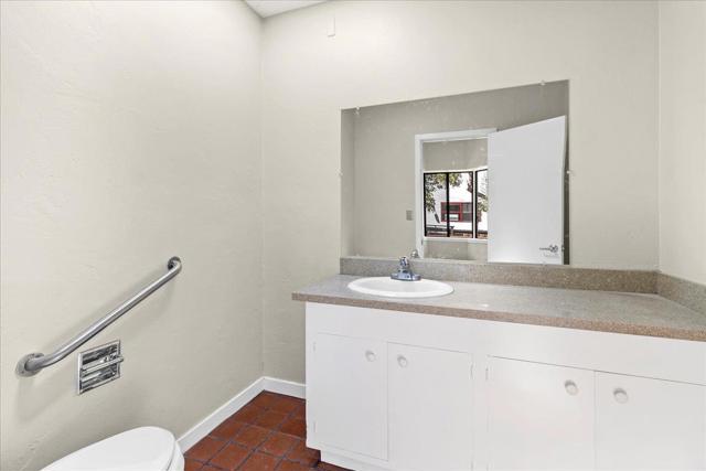 182 El Dorado Street, Monterey CA: https://media.crmls.org/mediaz/9716184d-b9d2-4a4c-9d2b-d90dbb1a0dd4.jpg