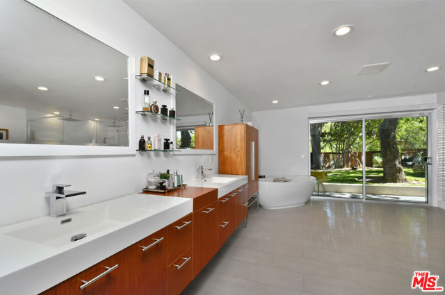 20150 Delita Drive, Woodland Hills CA: https://media.crmls.org/mediaz/9716440c-b6aa-4755-a04a-797adb90fa16.jpg