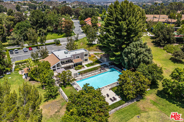 20055 Avenue Of The Oaks, Newhall CA: https://media.crmls.org/mediaz/97169dc7-209d-4ea5-8e87-ad40cc8a1390.jpg