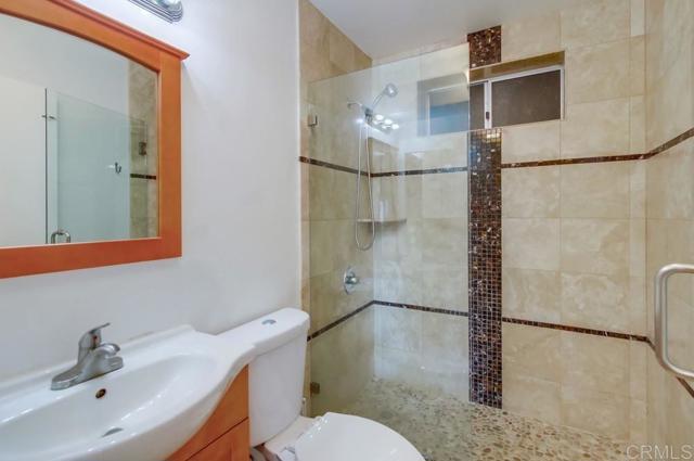 Image 31 of 54 For 2638 W Victoria Dr.