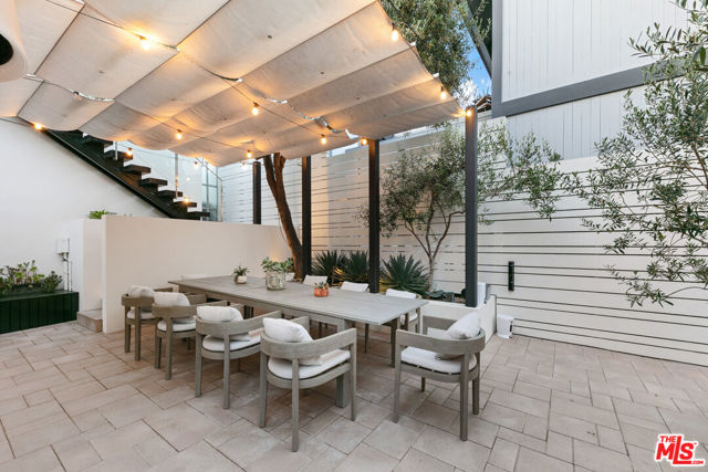 24146 Malibu Road, Malibu CA: https://media.crmls.org/mediaz/9716a139-fe39-4a46-950b-90c0f78aa7cd.jpg