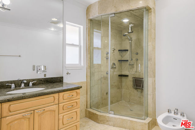 8760 White Oak Avenue, Sherwood Forest CA: https://media.crmls.org/mediaz/971702e6-7e48-4e7b-a381-f5f9709fd224.jpg