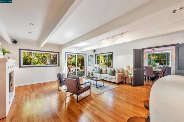 23 El Verano, Orinda CA: https://media.crmls.org/mediaz/9717df91-a545-4fca-be57-13c789a8ad7c.jpg