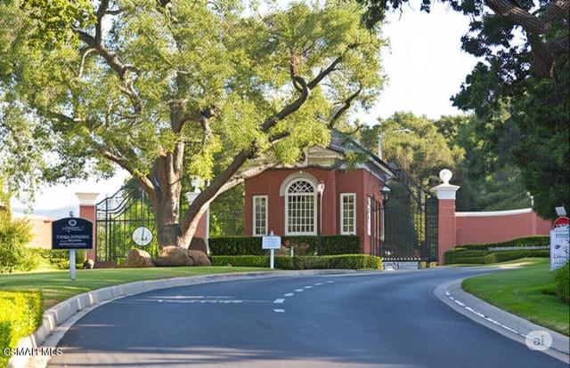 141 Lake Sherwood Drive, Lake Sherwood CA: https://media.crmls.org/mediaz/9717ff9e-bc43-4198-9a34-e6cddf05e417.jpg