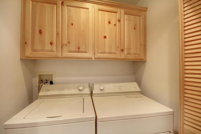 1769 Cascade Road, Big Bear CA: https://media.crmls.org/mediaz/97181679-5fc2-46ee-b318-057989d53a6d.jpg