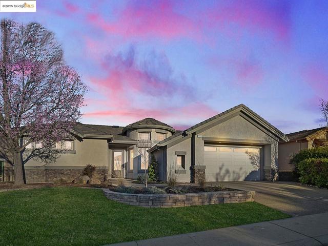 1816 Stone House LN, Lincoln CA: https://media.crmls.org/mediaz/9719358a-024e-4d9a-af06-8658cddac9e6.jpg