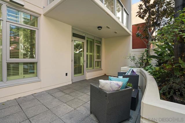 1431 Pacific Hwy, San Diego CA: https://media.crmls.org/mediaz/97194029-dde3-4039-ae34-ca7acc67ace1.jpg