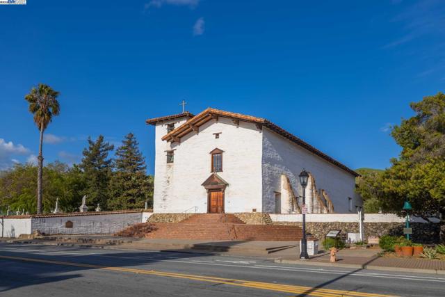 42001 Via San Gabriel, Fremont CA: https://media.crmls.org/mediaz/9719595b-1a36-42bf-97e7-868e1b701859.jpg
