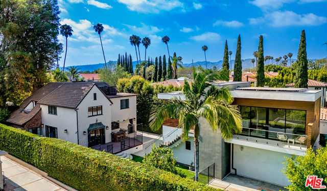 338 S Highland Avenue, Los Angeles CA: https://media.crmls.org/mediaz/97199304-f9fe-43dd-af52-7a63327f2cbf.jpg