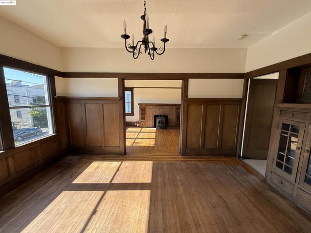 3999 Clarke, Oakland CA: https://media.crmls.org/mediaz/9719a3dc-c5cd-4e46-9d3a-2a66151e2213.jpg