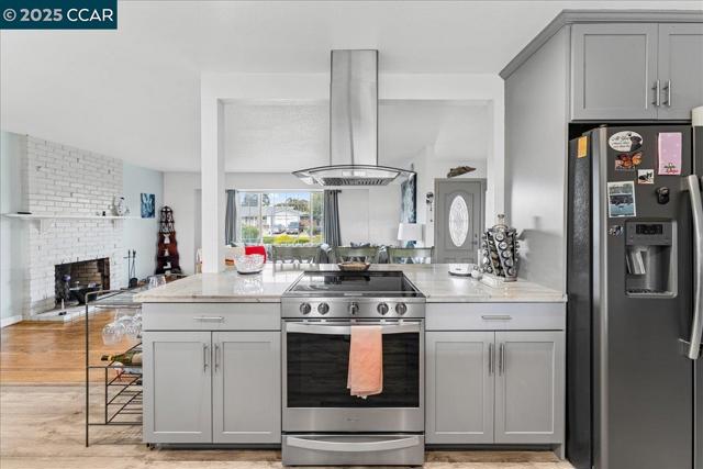 885 Tara Hills Dr, Pinole CA: https://media.crmls.org/mediaz/9719e0fd-957b-497c-baff-43d29acdcf2e.jpg