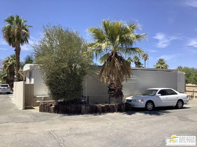 70875 Dillon Road, Desert Hot Springs CA: https://media.crmls.org/mediaz/971a818a-2d0b-4d50-85c0-fb371fe6b286.jpg