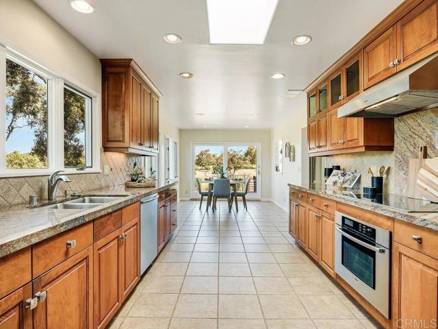 6418 Paseo Delicias, Rancho Santa Fe CA: https://media.crmls.org/mediaz/971b7bc5-9963-4980-a1e7-abcb2999b403.jpg