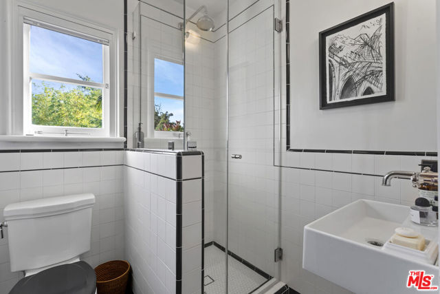 1811 Courtney Avenue, Los Angeles CA: https://media.crmls.org/mediaz/971b7fef-9309-4f7e-b883-9fd379b4682b.jpg