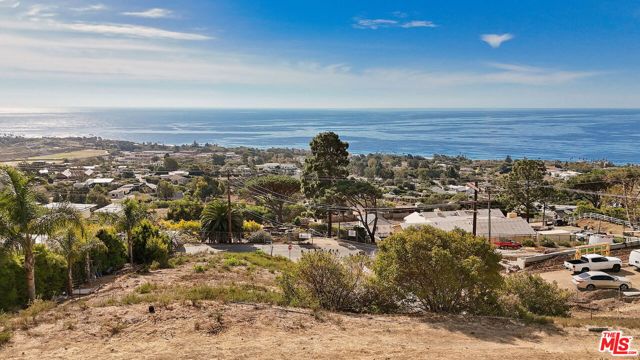 30015 Andromeda Lane, Malibu CA: https://media.crmls.org/mediaz/971c2678-8c5f-40da-b382-5b6a0ed04733.jpg