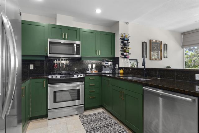 475 Redwood, San Diego CA: https://media.crmls.org/mediaz/971c3cda-405a-4e7c-a778-4373d4e320ac.jpg