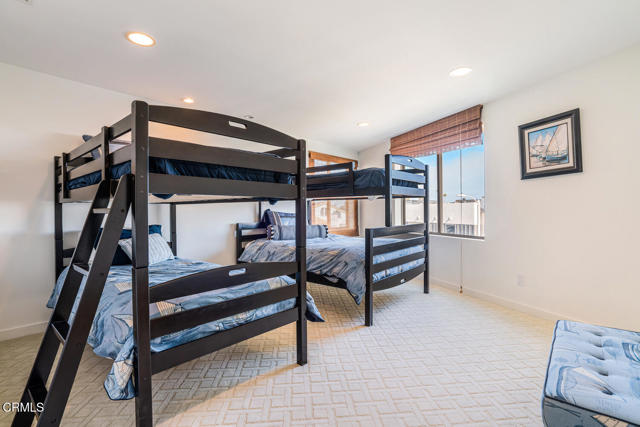 3300 Ocean Drive, Oxnard CA: https://media.crmls.org/mediaz/971c59d3-86b6-4f1c-b0e6-708975168c48.jpg