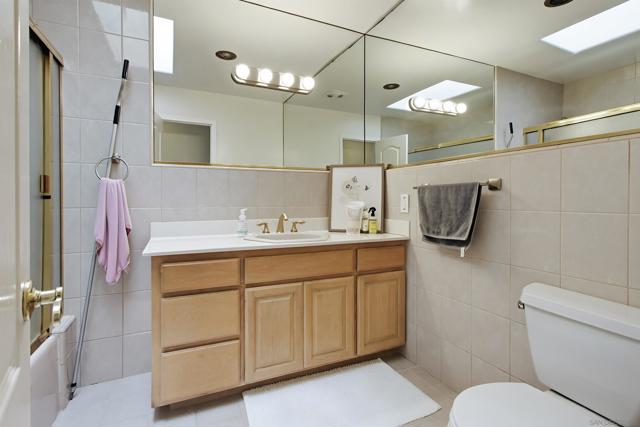 1654 LINWOOD ST, San Diego CA: https://media.crmls.org/mediaz/971c9ccc-57db-4c31-b2f5-6ad62b96f9e1.jpg