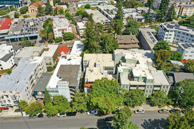 193 Montecito, Oakland CA: https://media.crmls.org/mediaz/971ca8ed-ae7b-467f-a5ee-da6154ef8354.jpg