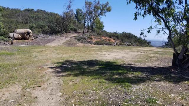 12526 SW BOULDER MT RD, Poway CA: https://media.crmls.org/mediaz/971cf0cc-133f-4a9d-9eba-3f68834776be.jpg