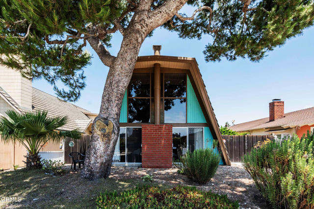 5205 Beachcomber Street, Oxnard CA: https://media.crmls.org/mediaz/971d1a94-eb91-4934-a4da-28444cfde2ad.jpg