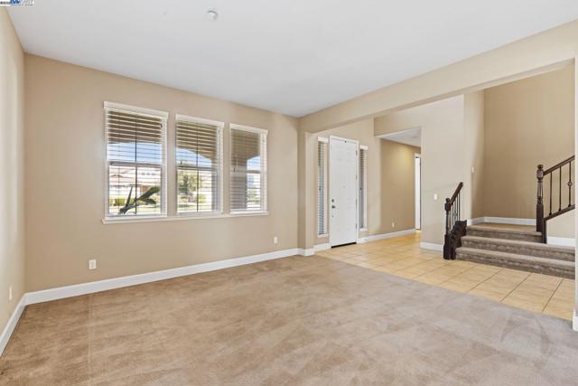 2255 Sugarloaf Ct, Brentwood CA: https://media.crmls.org/mediaz/971dfa57-2b8c-4450-af40-225b8bed57c8.jpg