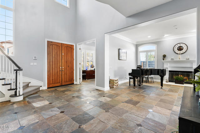 12428 Palmer Drive, Moorpark CA: https://media.crmls.org/mediaz/971e28ee-72c0-46ef-bbe3-ae061f793694.jpg