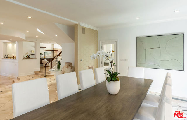 739 20th Street, Santa Monica CA: https://media.crmls.org/mediaz/971e2e9b-85f2-4ccc-be2f-8b74ed0acc28.jpg