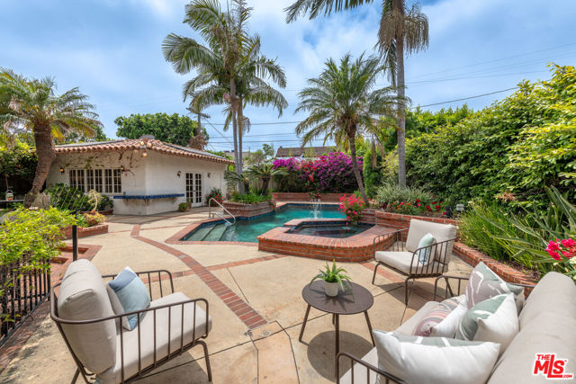 475 S Rodeo Drive, Beverly Hills CA: https://media.crmls.org/mediaz/971e4318-ef81-4b44-8116-1971eb6012dc.jpg