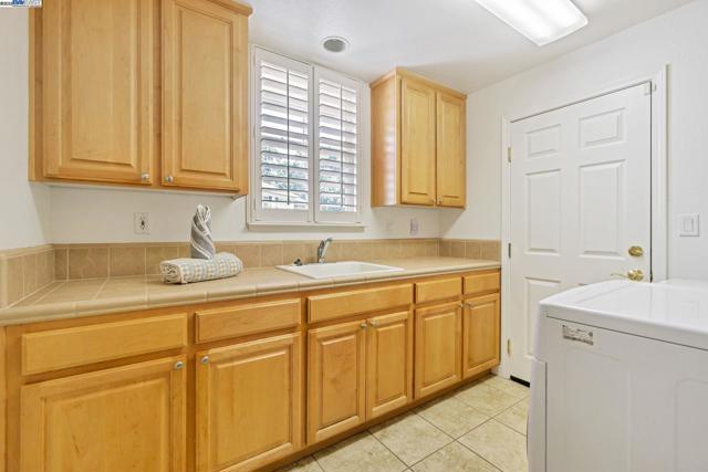 135 Cara Ct, Walnut Creek CA: https://media.crmls.org/mediaz/971e92d3-4bc4-4d28-baba-1a2177c43997.jpg