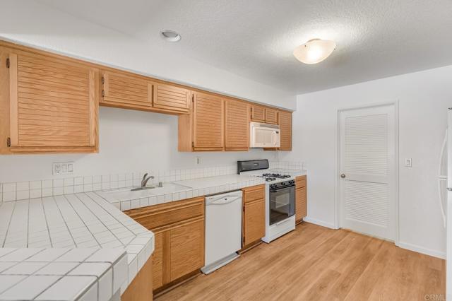 Detail Gallery Image 13 of 37 For 421 S Rosemary Ln, Anaheim Hills,  CA 92808 - 2 Beds | 2/1 Baths