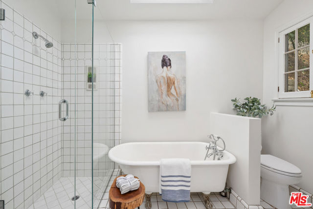 10545 Selkirk Lane, Los Angeles CA: https://media.crmls.org/mediaz/971f6b06-3087-464c-baa6-958da1fe5e43.jpg
