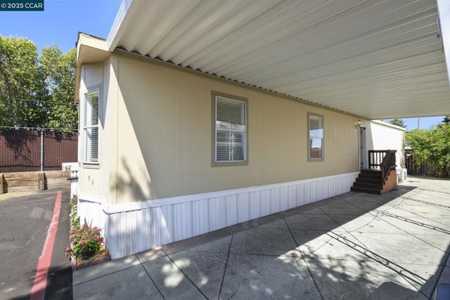 55 Pacifica Ave, Bay Point CA: https://media.crmls.org/mediaz/971fce59-fc00-4fc2-909c-39bef370a30d.jpg