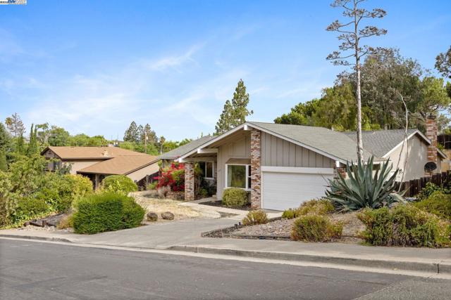 4321 Kingswood Dr, Concord CA: https://media.crmls.org/mediaz/97204c2b-3cc5-4177-81c6-dcbbc114cb44.jpg