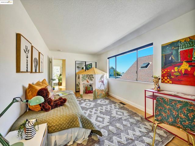 336 Washington Ave, Richmond CA: https://media.crmls.org/mediaz/97205a22-997e-41d5-bd4f-eb9959ad8639.jpg