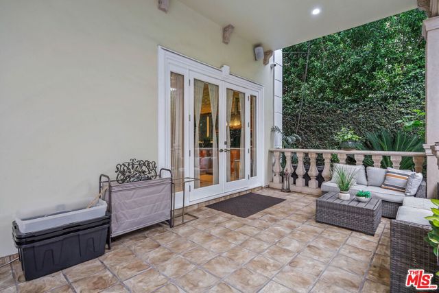 156 S Clark Drive, Beverly Hills CA: https://media.crmls.org/mediaz/97207579-170b-482c-b1e1-fa3b3586e9ca.jpg
